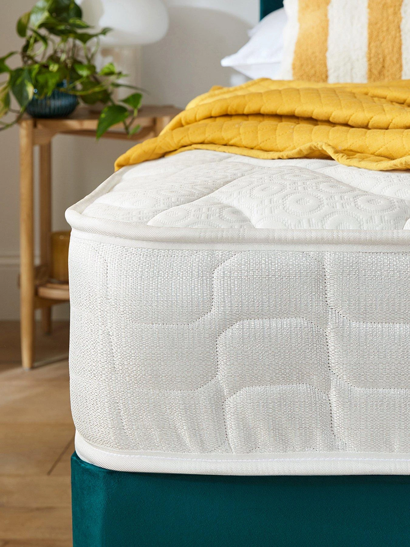 Silentnight Celine Miracoil Sprung Mattress - Medium Firm - Express Delivery 6 Silentnight Celine Miracoil Sprung Mattress - Medium Firm - Express Delivery - Image 4