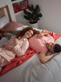 Silentnight Studio Geltex 1000 Pocket Rolled Mattress - Medium -FurniHaven Shop QQ336 SQ7 0000000088 NO COLOR DGy