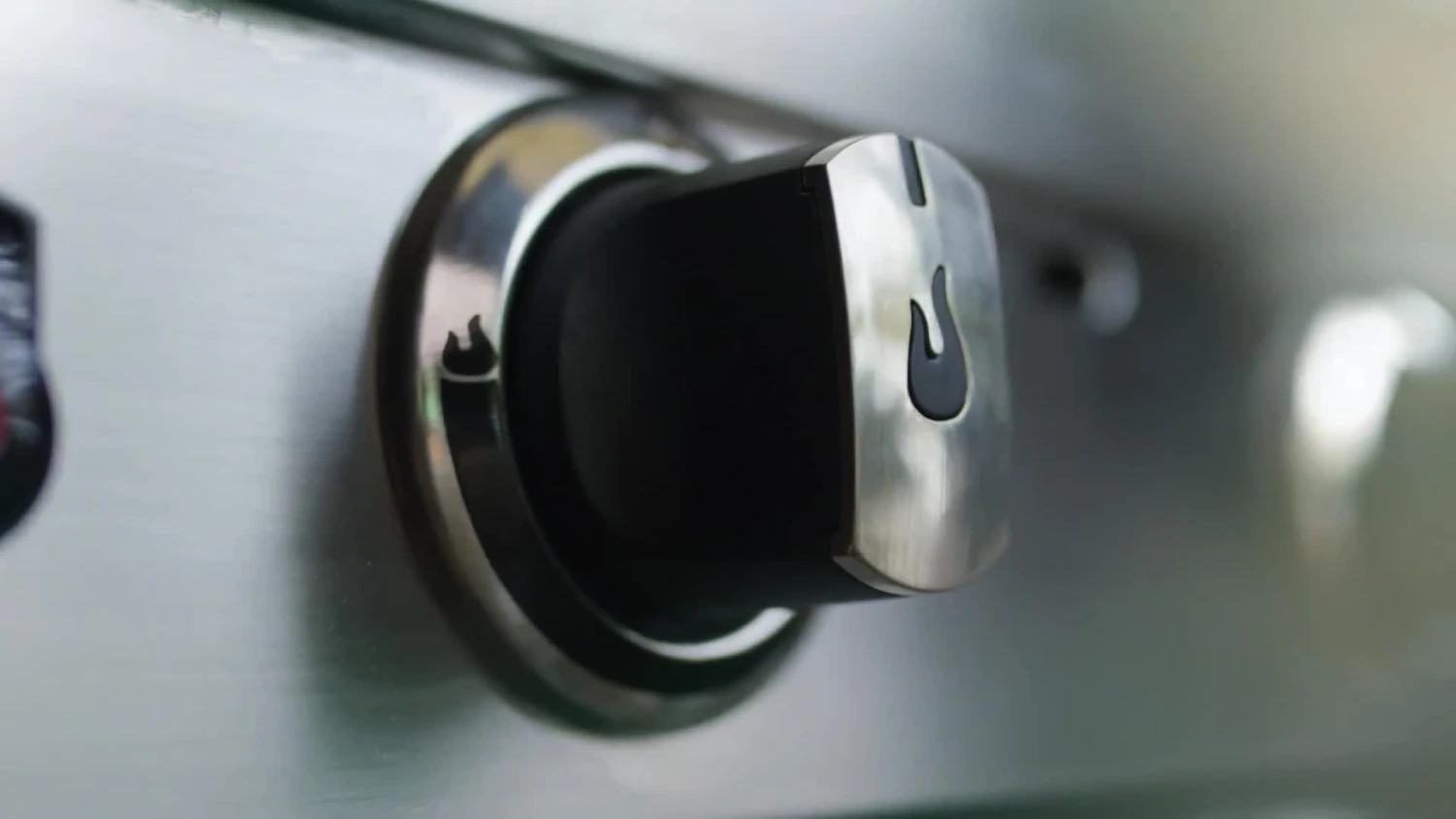 Char-Broil Advantage Series™ 445S - 4 Burner Gas Barbecue Grill With TRU-Infrared™ Technology - Stainless Steel 9 Char-Broil Advantage Series™ 445S - 4 Burner Gas Barbecue Grill With TRU-Infrared™ Technology - Stainless Steel - Image 7