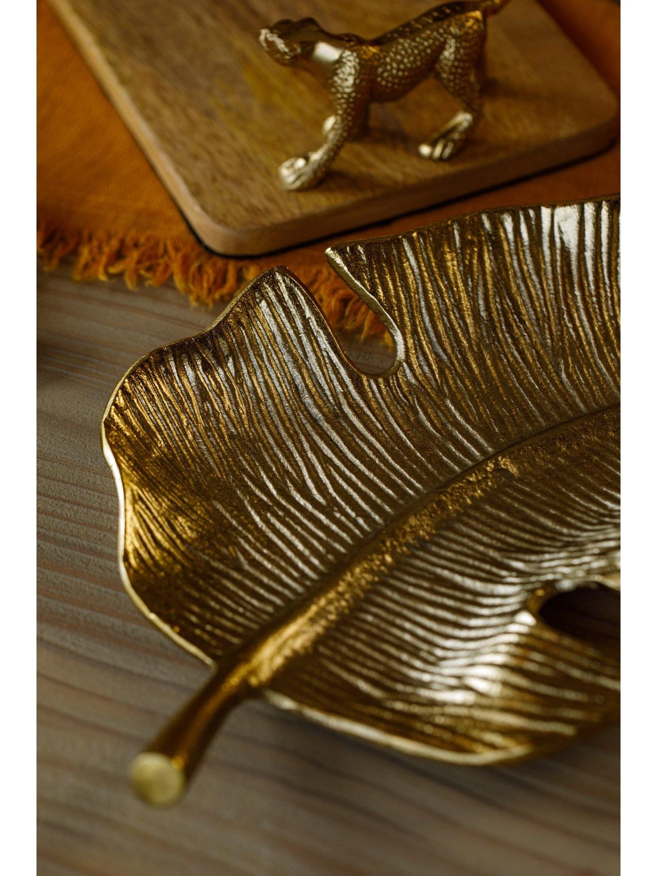 Maxwell & Williams Artesa Brass Leaf Serving Platter 7 Maxwell & Williams Artesa Brass Leaf Serving Platter - Image 5