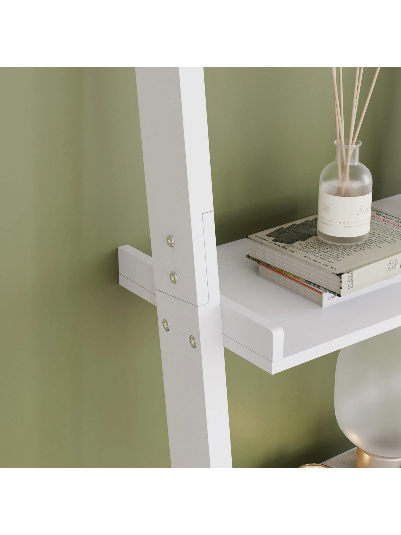 Vida Designs York 5 Tier Ladder Bookcase - White 7 Vida Designs York 5 Tier Ladder Bookcase - White - Image 5