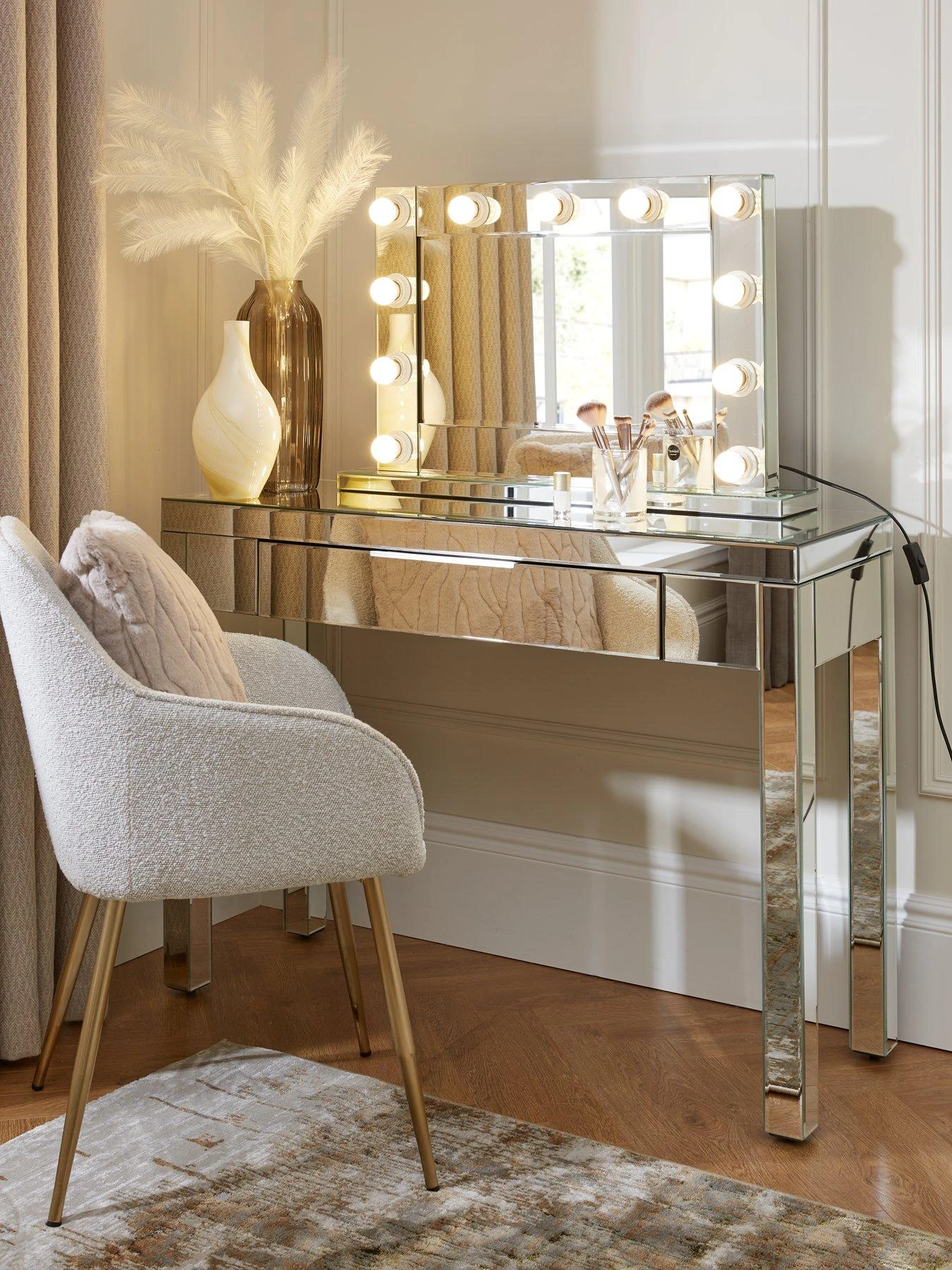 Rialto Mirrored Dressing Table With Lit Hollywood Mirror 3 Rialto Mirrored Dressing Table With Lit Hollywood Mirror