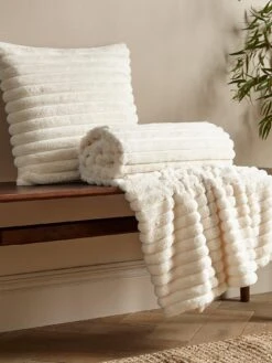Catherine Lansfield Cosy Ribbed Soft Throw - Cream -FurniHaven Shop VMRP0 SQ4 0000000067 CREAM SLd