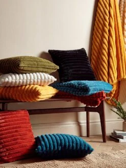 Catherine Lansfield Cosy Ribbed Soft Throw - Cream -FurniHaven Shop VMRP0 SQ5 0000000067 CREAM SLd1