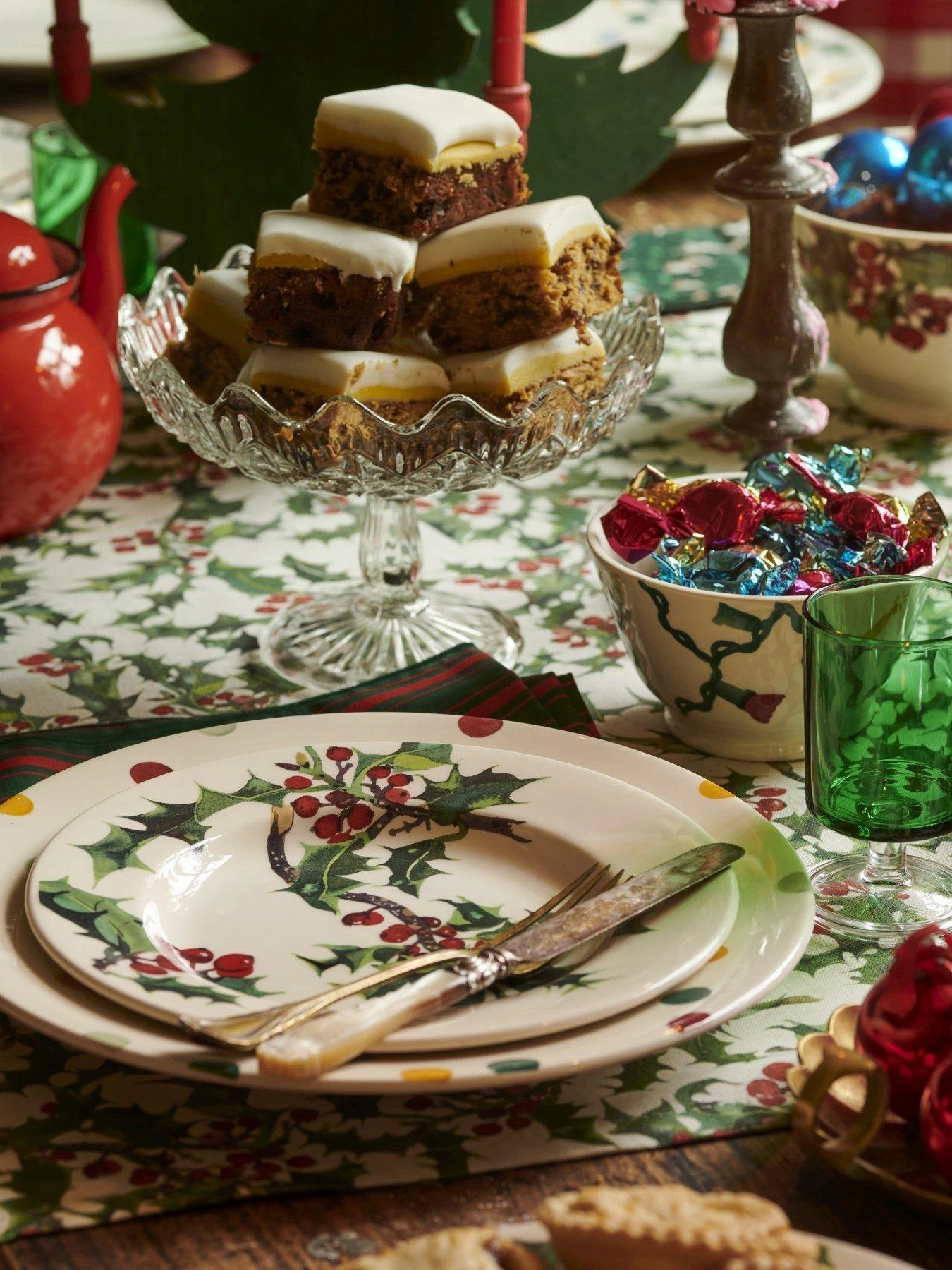 Emma Bridgewater Holly 8 1/2 Inch Plate 6 Emma Bridgewater Holly 8 1/2 Inch Plate - Image 4