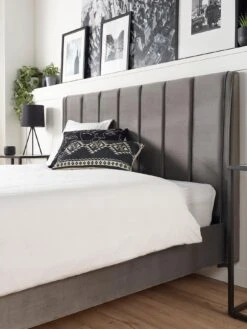 Aspire Phoebe Footend Velvet Double Bed -FurniHaven Shop VPD7J SQ4 0000000005 GREY SLd